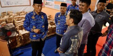 Penjabat Gubernur Sulsel, Prof Zudan Arif Fakrulloh, meninjau kesiapan logistik Pilkada serentak di Kabupaten Bulukumba, Ahad (17/11/2024)