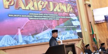 Pjs Wali Kota Makassar, Andi Arwin Azis, menyampaikan jawaban atas pemandangan umum fraksi-fraksi terkait Rancangan Peraturan Daerah (Ranperda) APBD Tahun Anggaran 2025 pada Rapat Paripurna Kesembilan Masa Persidangan 2024-2025 di DPRD Kota Makassar, Rabu (20/11/2024)