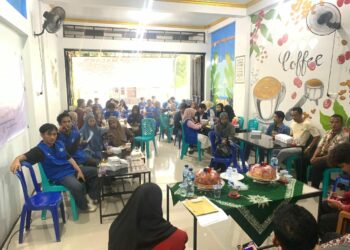 Pengurus Cabang Ikatan Mahasiswa Muhammadiyah (PC IMM Soppeng) berkolaborasi dengan mahasiswa Kuliah Kerja Pengabdian (KKP) FISIP Unismuh Makassar  menggelar Dialog Kepemimpinan dengan tema "Membumikan Kepemimpinan Profetik" pada Rabu (20/11/2024) di Warkop Malaka