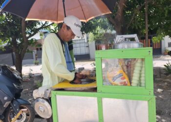 Parjono, penjual es krim keliling