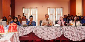 Rapat Koordinasi Persiapan Peringatan Hari Guru ke-96 Tingkat Provinsi Sulsel di Aula Tudang Sipulung Rujab Gubernur Sulsel, Senin (25/11/2024)