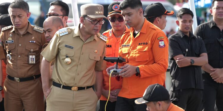 Wali Kota Makassar Moh Ramdhan Pomanto memimpin apel Kesiapsiagaan Bencana Hidrometeorologi di Tugu MNEK Pantai Losari, Selasa (26/11/2024)