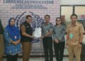 Dinas Kependudukan dan Pencatatan Sipil (Dukcapil) Provinsi Sulawesi Selatan menyerahkan biodata kependudukan sebagai pengganti KTP elektronik kepada 75 warga binaan Lembaga Pemasyarakatan (Lapas) Kelas I Makassar, Senin (25/11/2024)