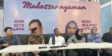 Pasangan Andi Seto Asapa - Rezki Mulfiati menggelar konferensi pers di Posko SEHATI, Kamis (28/11/2024)