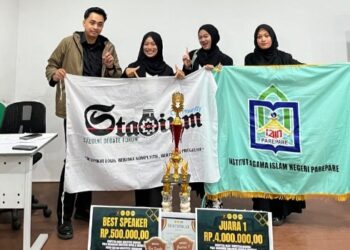 Tim Debat IAIN Parepare Berhasil Rebut Juara Pertama Ajang Piala MK RI, yang Diumumkan Sabtu (30/11/2024).