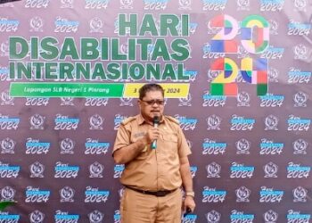 Kepala Dinas Sosial Pinrang, Rusli memberikan sambutan Hari Disabilitas Internasional 2024 di SLBN 1 Pinrang, Selasa (3/12/2024). --Foto: Faizal Lupphy/Pijarnews.com--