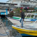 Anugrah, Bocah Pengantar Penumpang Kapal ke Pulau-pulau Terdekat dari Makassar