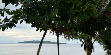 Panorama alam Pantai Arteri yang terletak di Sulawesi Barat, Kamis (12/12/2024)