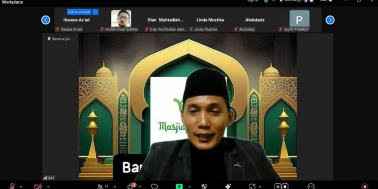 Founder Masjidpreneur, Askar Al Makassari saat menyampaikan materinya lewat talkshow virtual, Rabu (25/12/2024)