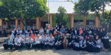 Perpisahan Penuh Makna, SMPN 1 Parepare Lepas Dua Guru Purna Tugas