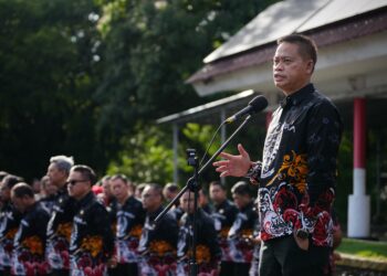 Prof Fadjry Djufry dalam apel pagi di Lapangan Upacara Kantor Gubernur Sulsel, Kamis (9/1/2025)