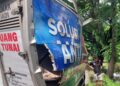 Mobil pengangkut sampah ini ringsek akibat tersangkut ranting pohon  saat melintas di Jl Inspeksi PAM, Kelurahan Batua, Kecamatan Manggala, Makassar, Senin (13/1/2025) lalu.