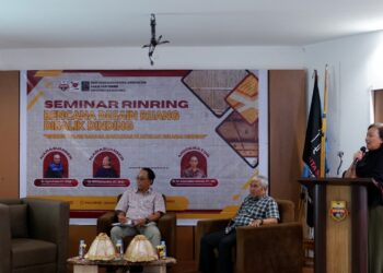 Himpunan Mahasiswa Arsitektur Fakultas Teknik (HMA-FT) Universitas Bosowa (Unibos) menggelar kegiatan bertajuk Seminar Rinring Rencana Desain Ruang di Balik Dinding. Seminar berlangsung di Aula Fakultas Ekonomi dan Bisnis Unibos, Lt. 4 Gedung 1, Rabu (15/1/2025)