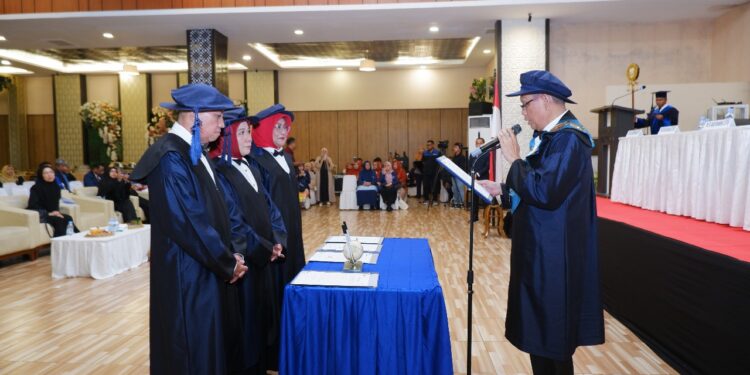 Universitas Bosowa  kembali melaksanakan Orasi Ilmiah dan Penerimaan Guru Besar di awal tahun 2025. Kegiatan berlangsung di Gedung Balai Sidang 45 Unibos, Senin (20/1/2025)