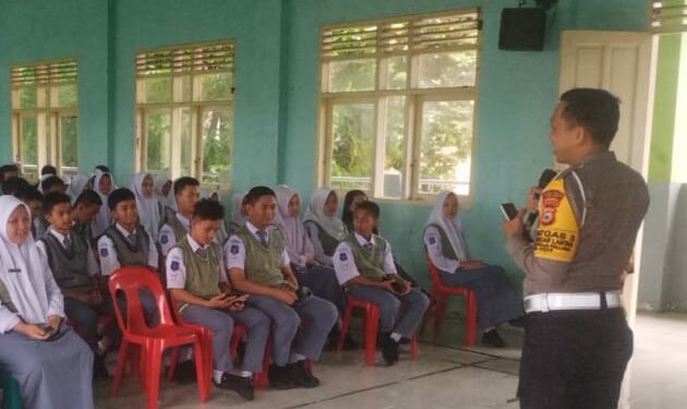 Kasatlantas Polres Parepare menggelar sosialisasi di SMU 1 Parepare. Selasa pagi (21/1/2025)  (Foto: HO/Istimewa)