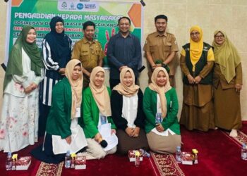 Dosen dan mahasiswa Program Magister Kesehatan Masyarakat (S2 Kesmas) UIN Alauddin Makassar melaksanakan kegiatan sosialisasi dan edukasi penanggulangan Demam Berdarah Dengue (DBD) di Kelurahan Walawalaya, Kecamatan Tallo, Kota Makassar, Selasa (21/1/2025)