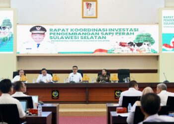 Prof Fadjry Djufry  memimpin Rapat Koordinasi (Rakor) Investasi Pengembangan sapi Perah Sulsel yang dilaksanakan di Ruang Rapat Pimpinan Kantor Gubernur Sulsel, Rabu (22/1/2025)