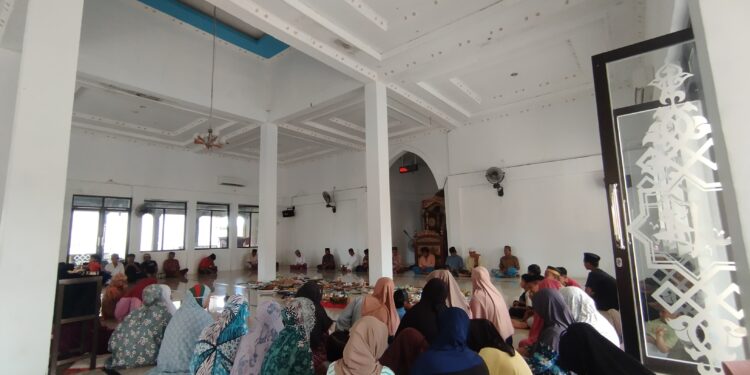 Integrasi Budaya dan Agama, Warga Desa Buttu Sawe Rawat Tradisi Ma’baca dalam Peringatan Isra’ Mi’raj 1446 Hijriah