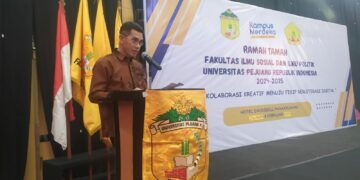 Dekan Fisip UPRI, Nuddin, S.Sos, M.Si memberi sambutan dalam Ramah Tamah di Hotel Swiss Belinn Makassar, Selasa (4/2/2025)