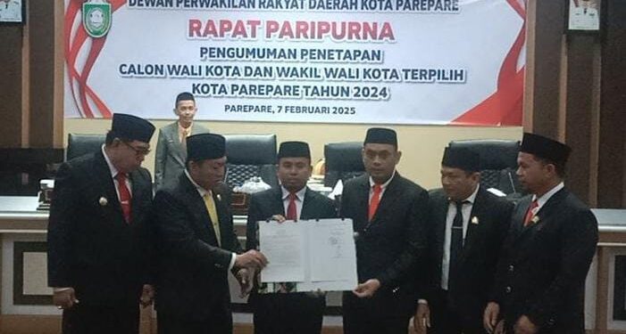 Caption: DPRD gelar rapat Paripurna pengumuman penetapan calon Wali Kota dan Wakil Wali Kota Parepare terpilih, Jumat (7/2/2025).