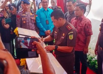 Kajati Sulsel, Agus Salim kunjungan kerja di Kejaksaan Negeri Parepare. (Foto: Faizal Lupphy)