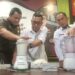 Sekda Parepare, Muh Husni Syam (Kedua dari Kanan) Turut Memusnahkan Obat Farmasi Hasil Rampasan di Kejaksaan Negeri. Foto: Faizal Lupphy.