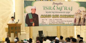 Wali Kota Makassar, Moh. Ramdhan Pomanto menghadiri peringatan Isra Mikraj Nabi Besar Muhammad SAW 1446 H di Masjid Raya Makassar, Sabtu (1/2/2025)