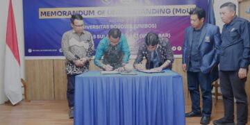 Universitas Bosowa (Unibos) menjalin kerja sama dengan Universitas Sulawesi Barat (Unsulbar) yang ditandai dengan penandatanganan Memorandum of Understanding (MoU). Kegiatan berlangsung di Ruang Rapat Senat lt. 9 Unibos, Selasa (4/2/2025)