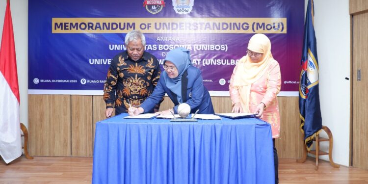 MoA ditandatanganani oleh Dekan Faperta Unibos, Ir. Andi Tenri Fitriyah, M.Si., Ph.D, bersama Dekan Fapetkan Unsulbar, Prof. Dr. Ir Sitti Nurani Sirajuddin S.Pt., M.Si.,IPU., ASEAN. Eng dan Dekan Fapertahut Unsulbar, Prof. Dr. Ir. Kaimuddin, M.Si  di Ruang Rapat Senat lt. 9 Gedung 1 Unibos, Selasa (4/2/2025)