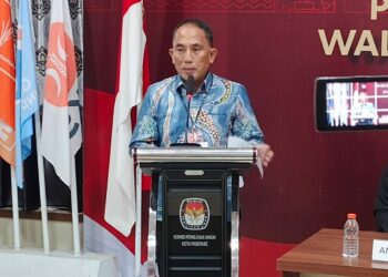 Sekda Kota Parepare Husni Syam saat memberi sambutan dalam rapat pleno terbuka penetapan Wali Kota dan Wakil Wali Kota Parepare periode 2025-2030. (Foto: Ikbal/Pijarnews.com)