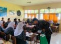 Tim Sosialisasi Penerimaan Mahasiswa Baru (PMB) IAIN Parepare  di salah satu SMA di Barru, Kamis (6/2/2025)