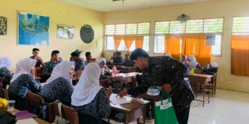 Tim Sosialisasi Penerimaan Mahasiswa Baru (PMB) IAIN Parepare  di salah satu SMA di Barru, Kamis (6/2/2025)