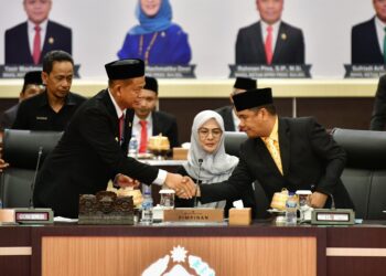 DPRD Provinsi Sulsel  menetapkan Andi Sudirman Sulaiman dan Fatmawati Rusdi sebagai Gubernur dan Wakil Gubernur Sulsel terpilih periode 2025 - 2030 melalui Rapat Paripurna yang digelar di Gedung DPRD Sulsel, Jumat (7/2/2025)