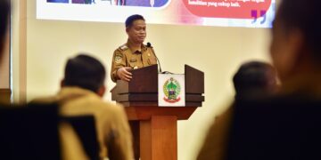 Prof Fadjry Djufry saat Rapat Koordinasi dan Entry Meeting Evaluasi Perencanaan dan Penganggaran Pemerintah Daerah se Sulsel, di Kantor Gubernur, Selasa (11/2/2025)