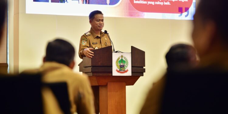 Prof Fadjry Djufry saat Rapat Koordinasi dan Entry Meeting Evaluasi Perencanaan dan Penganggaran Pemerintah Daerah se Sulsel, di Kantor Gubernur, Selasa (11/2/2025)