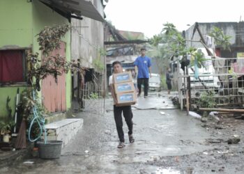 Bosowa Peduli menjadi yang pertama menyalurkan paket bantuan untuk korban banjir yang terjadi di sejumlah titik Kota Makassar, Selasa (11/2/2025)