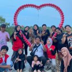 Mahasiswa KKN-T Unhas Olah Limbah Plastik Jadi Ecobrick Untuk Tempat Wisata