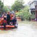 Wali Kota Makassar Moh Ramdhan Pomanto meninjau kawasan yang terdampak banjir di Jalan Kecaping Blok 8,  Kelurahan Manggala, Kecamatan Manggala, Kamis (13/2/2025)