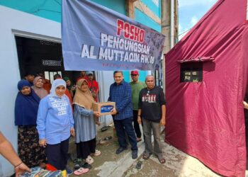 Bosowa Peduli bersama Wali Kota dan Wakil Wali Kota Makassar terpilih, Munafri Arifuddin-Aliyah Mustika Ilham (MULIA), menyalurkan langsung bantuan kepada warga terdampak banjir di Kecamatan Manggala, Kamis (13/2/2025)