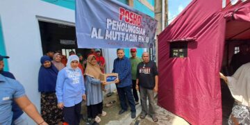 Bosowa Peduli bersama Wali Kota dan Wakil Wali Kota Makassar terpilih, Munafri Arifuddin-Aliyah Mustika Ilham (MULIA), menyalurkan langsung bantuan kepada warga terdampak banjir di Kecamatan Manggala, Kamis (13/2/2025)