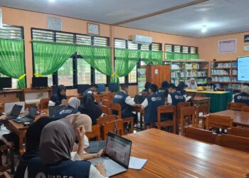 Ekstrakurikuler Jurnalistik VIBES (Voices in Broadcasting Excellent Smaeli) SMA Negeri 5 Parepare menggelar pelatihan jurnalistik tahap pertama untuk para anggotanya, pada Ahad (23/2/2025)