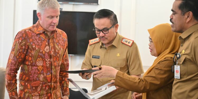 Duta Besar Kanada untuk Indonesia Ambassador Y.M. Jess Dutton bertemu dengan Sekretaris Daerah Provinsi Sulawesi Selatan Jufri Rahman di Baruga Lounge, Kantor Gubernur Sulawesi Selatan, Selasa (25/2/2025)