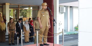 Senin , (3/3/ 2025), Wali Kota Parepare, Tasming Hamid, berdiri di hadapan ribuan Aparatur Sipil Negara (ASN) dalam apel perdana yang berlangsung di halaman Kantor Wali Kota