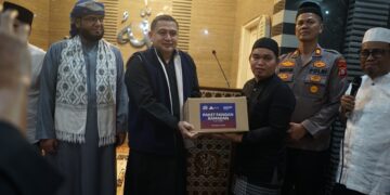 Bosowa Peduli bersama Wali Kota Makassar, Munafri Arifuddin mengadakan Safari Ramadhan setelah salat subuh berjemaah. Kegiatan dilaksanakan di Masjid Al-Irshan Minasa Upa Blok G21, Kelurahan Gunung Sari, Kecamatan Rappocini, Jumat (7/3/2025)