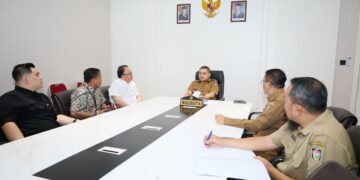 Wali Kota Makassar, Munafri Arifuddin, menerima audiensi tim Chairul Tanjung di ruang kerjanya di Balai Kota Makassar, Senin (3/3/2025)