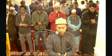 Indonesian Muslim Community melaksanakan salat  di Masjid Al-Hikmah daerah Astoria, New York, Amerika Serikat