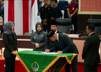 Sekretaris Daerah (Sekda) Provinsi Sulawesi Selatan, Jufri Rahman, membuka kegiatan Amaliah dan Bazar Ramadan Apindo yang digelar di pelataran parkir PT. Telkom, Jalan AP Pettarani, Makassar, Sabtu (8/3/2025)