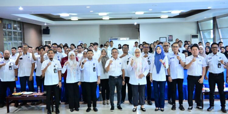 Perumda Air Minum Kota Makassar  menggelar  Bimbingan Teknis (Bimtek) Pelayanan Prima di aula kantor pusat. Pembukaan kegiatan ini dihadiri  Direktur Utama, Beni Iskandar didampingi Jajaran Direksi, serta pejabat struktural, Rabu (16/4/2025)