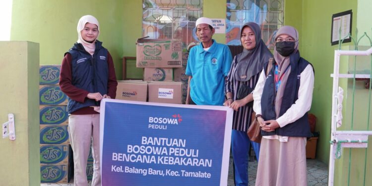 Bosowa Peduli Salurkan Bantuan kepada Korban Bencana Kebakaran di Kelurahan Balang Baru