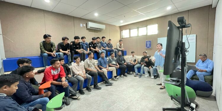 Mahasiswa Program Studi Perawatan dan Perbaikan Mesin (PPM) Politeknik Bosowa (Poltekbos) berkunjung ke PT Mars Indonesia, salah satu perusahaan global ternama di industri makanan dan permen, khususnya cokelat, Kamis (8/5/25)